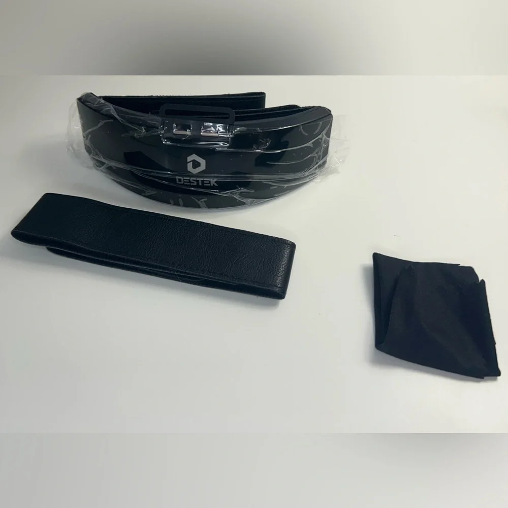 Brand new DESTEK V4 VR Headset in the color black.